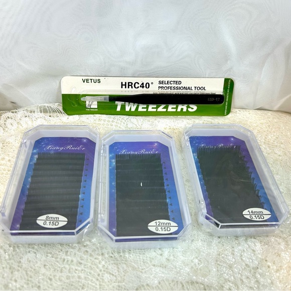 New in the Box Practice Eyelash and Makeup Silicone Head and Kit - Picture 7 of 11